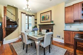 Historic Gem - City Center/patio/soak Tub