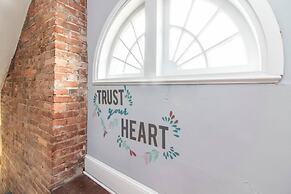 Historic Gem - City Center/patio/soak Tub