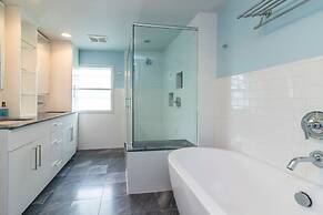 Historic Gem - City Center/patio/soak Tub