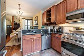 Historic Gem - City Center/patio/soak Tub