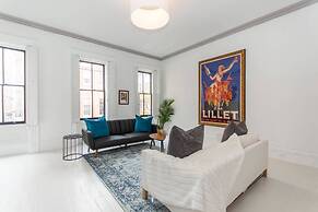 Rittenhouse Gem - One Bedroom w Patio and Parking