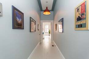 Rittenhouse Gem - One Bedroom w Patio and Parking