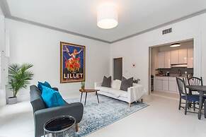 Rittenhouse Gem - One Bedroom w Patio and Parking