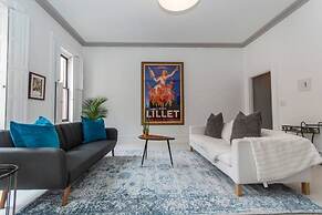Rittenhouse Gem - One Bedroom w Patio and Parking