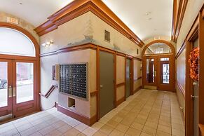 Location, Location, Location! Gym! Great Views!