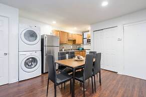 Perfect Downtown Apt w/ Free 2 Car Parking