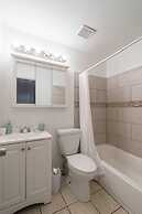 Perfect Downtown Apt w/ Free 2 Car Parking