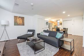 Perfect Downtown Apt w/ Free 2 Car Parking