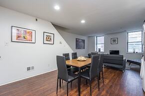 Perfect Downtown Apt w/ Free 2 Car Parking