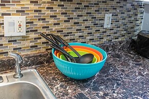 Perfect Downtown Apt w/ Free 2 Car Parking