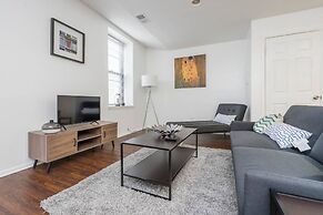 Perfect Downtown Apt w/ Free 2 Car Parking