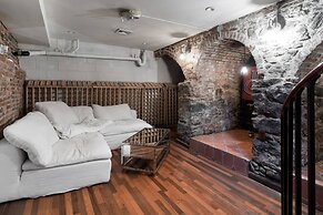 Million-dollar Celebrity Mansion in Old City