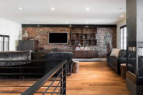 Million-dollar Celebrity Mansion in Old City