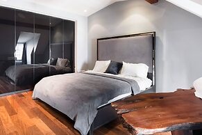 Million-dollar Celebrity Mansion in Old City