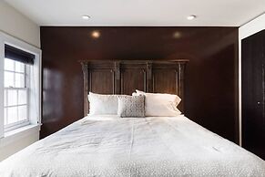 Million-dollar Celebrity Mansion in Old City