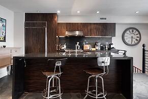 Million-dollar Celebrity Mansion in Old City