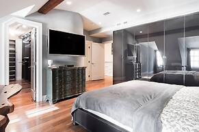 Million-dollar Celebrity Mansion in Old City