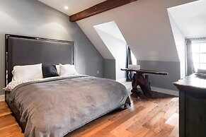 Million-dollar Celebrity Mansion in Old City