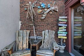 Million-dollar Celebrity Mansion in Old City