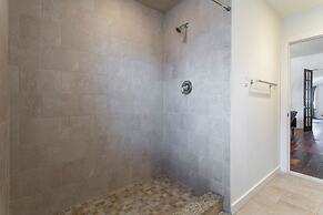 Expansive Loft Located in the Heart of Old City