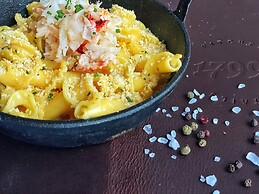 The Harpeth Franklin Downtown, Curio Collection by Hilton