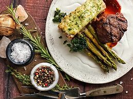 The Harpeth Franklin Downtown, Curio Collection by Hilton