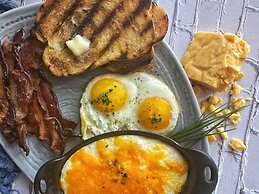 The Harpeth Franklin Downtown, Curio Collection by Hilton