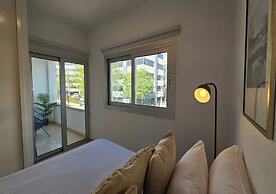 Phaedrus Living: Central Luxury Flat Esperidon 201