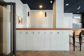 Feelathome Waldorf Suites Apartments