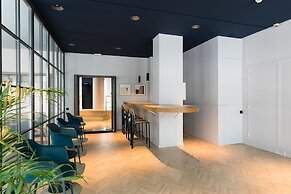 Feelathome Waldorf Suites Apartments