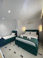 Qeparo Napolon Complex