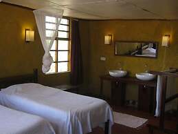 Ngari Hill Guest House & Campsite