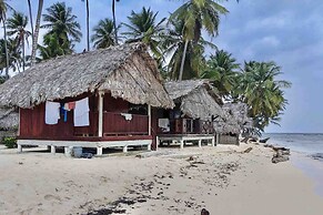 Cabins on paradise San Blas island