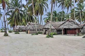 Cabins on paradise San Blas island