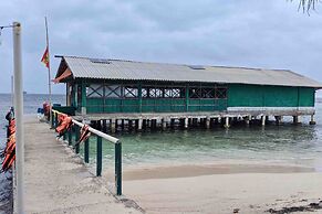 Cabins on paradise San Blas island