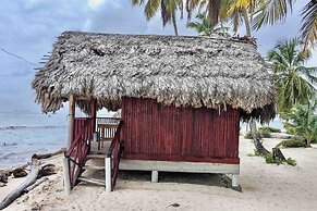 Cabins on paradise San Blas island