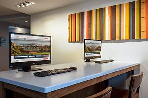 Holiday Inn Express & Suites Beloit by IHG