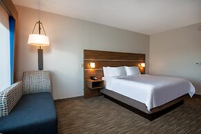 Holiday Inn Express & Suites Beloit by IHG