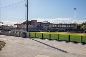 Holiday Inn Express & Suites Beloit by IHG