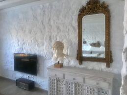 The Corfos Hills House