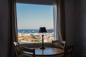 The Corfos Hills House