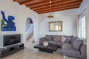 The Corfos Hills House