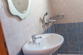 The Corfos Hills House