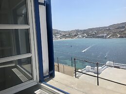 The Corfos Hills House