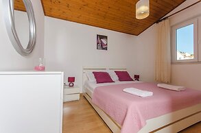 Apartment Mira