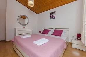 Apartment Mira