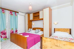 Apartment and Rooms Ivan