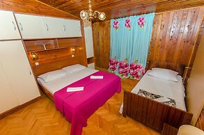 Apartment and Rooms Ivan