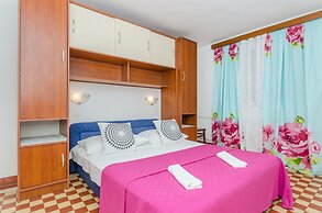 Apartment and Rooms Ivan