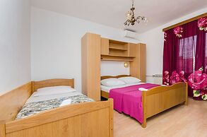 Apartment and Rooms Ivan